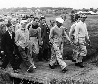 Hogan at Carnoustie Scotland/>
</td>


        <td valign=